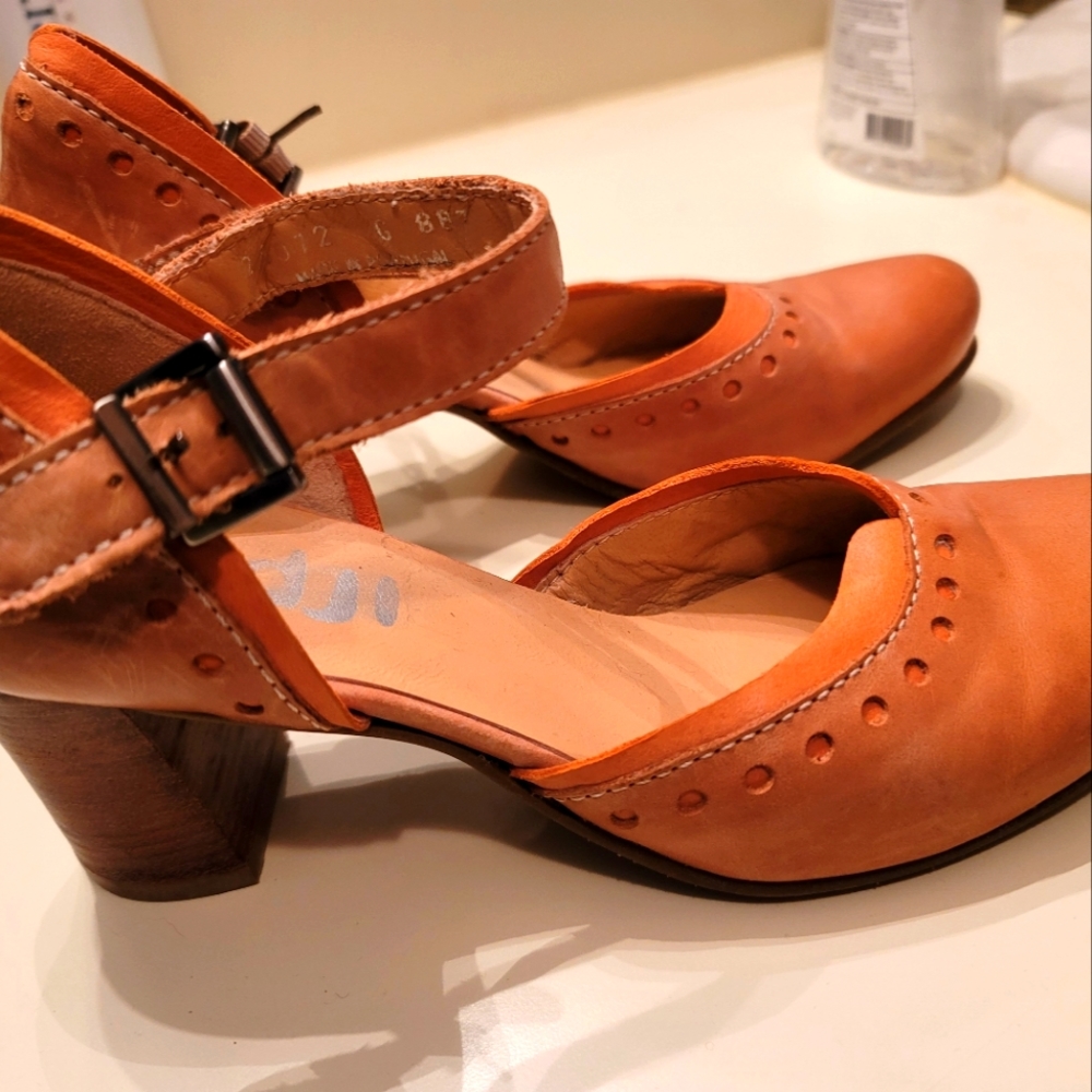 Mary Jane Fidji Heels - Picture 4 of 6